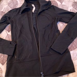 Lululemon define jacket size 6